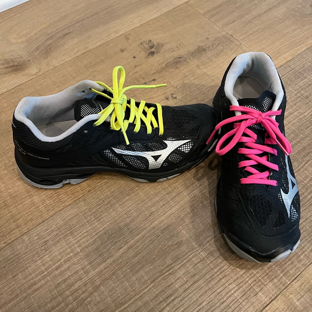Mizuno Wave Lighting Z4. Women’s Size 6.5.